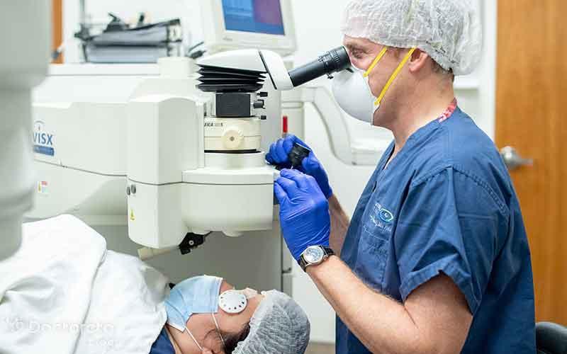 عمل لیزیک چشم آستیگمات چگونه انجام می شود؟