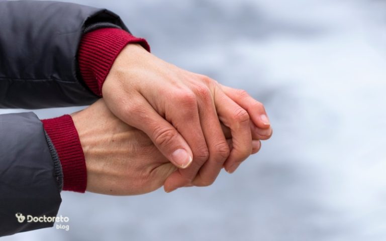 دست سرد نشانه چیست و چه درمانی دارد؟