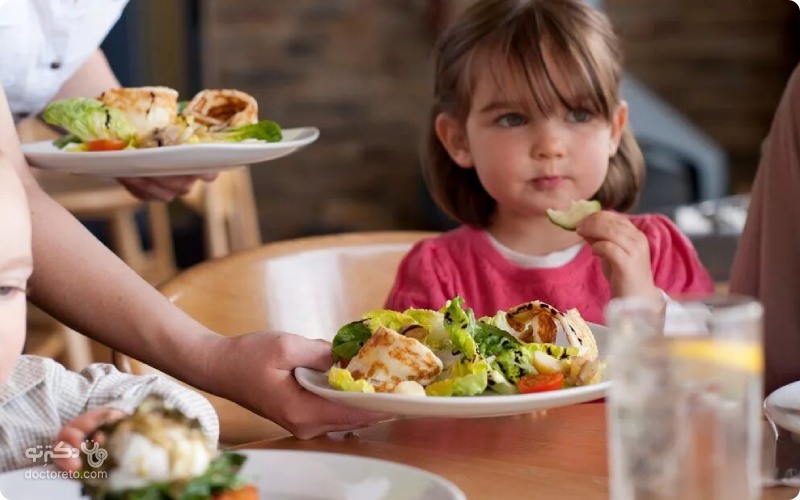 کودکان چگونه به مسمومیت در غذا مبتلا می شوند؟