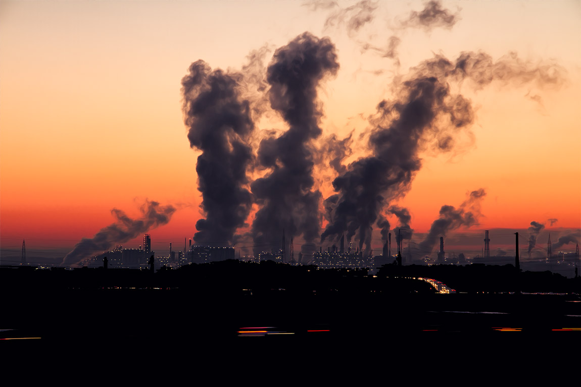 یک شهر آلوده: صنایع نقش بزرگی در آلودگی هوا دارند