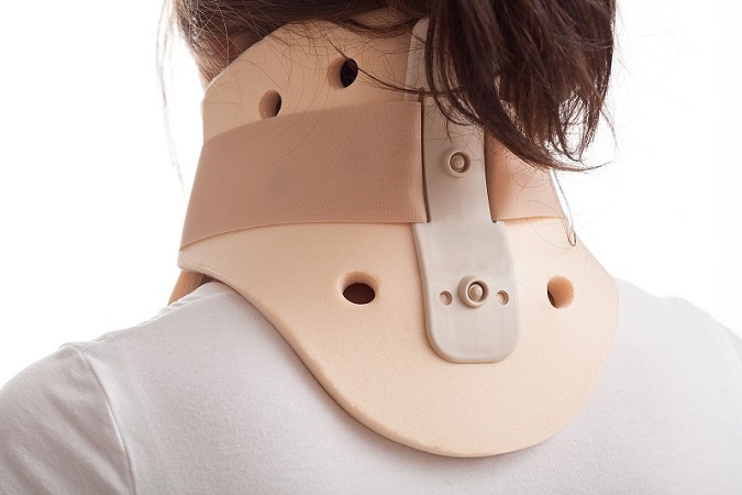 کلار یا گردنبند برای کاهش درد آرتروز گردن مفید است.