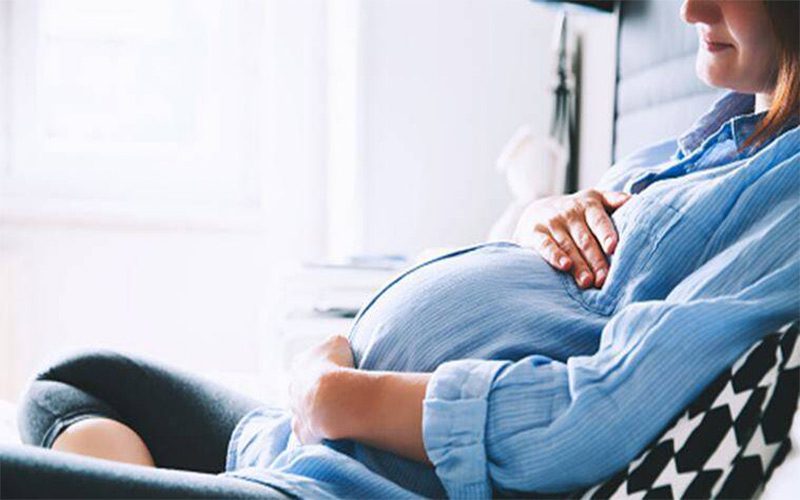 احساس ناخوشی و گیجی در اواخر بارداری می‌تواند از علائم کبد چرب در دوران بارداری باشد.