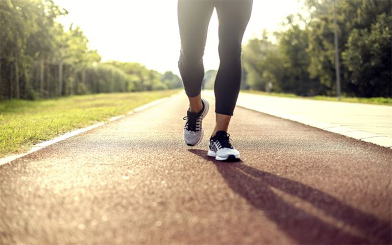 استرس وضعیت بیماری گریوز را بدتر می‌کند. پیاده‌روی در کاهش استرس می‌تواند موثر باشد.