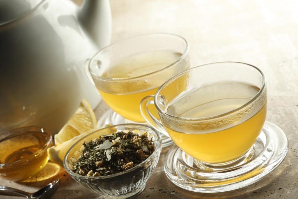 چای سبز و عسل در بهبود ورم معده موثر هستند.