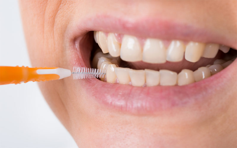 بهداشت دهان و دندان بسیار مهم است و شما باید حداقل دو بار در روز دندان های خود را مسواک بزنید.