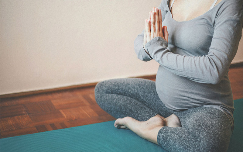 Tập yoga khi mang thai có thể giúp giảm đau thần kinh tọa. 