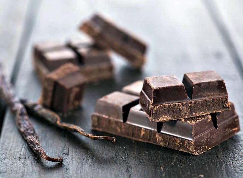 در رژیم اتکینز می‌توانید شکلات تلخ بخورید. 