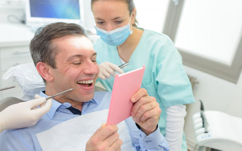 تجربه و تخصص دندانپزشک و موقعیت مطب در قیمت روکش ایمپلنت تاثیر دارد. 