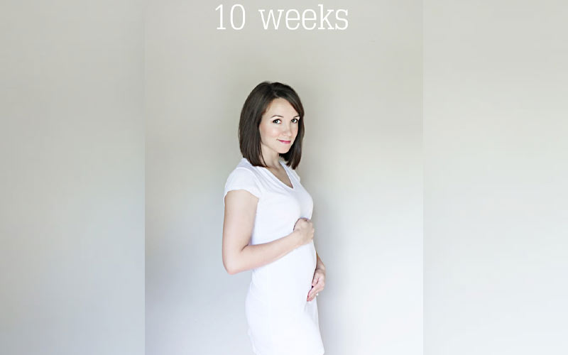 در هفته دهم حاملگی شکم شما کمی گرد شده و در آینه مشخص می‌شود.