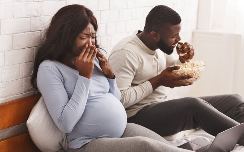 در دوره بارداری حس بویایی قوی شده و باعث تنفر از برخی غذاها با بوی تند می‌شود.
