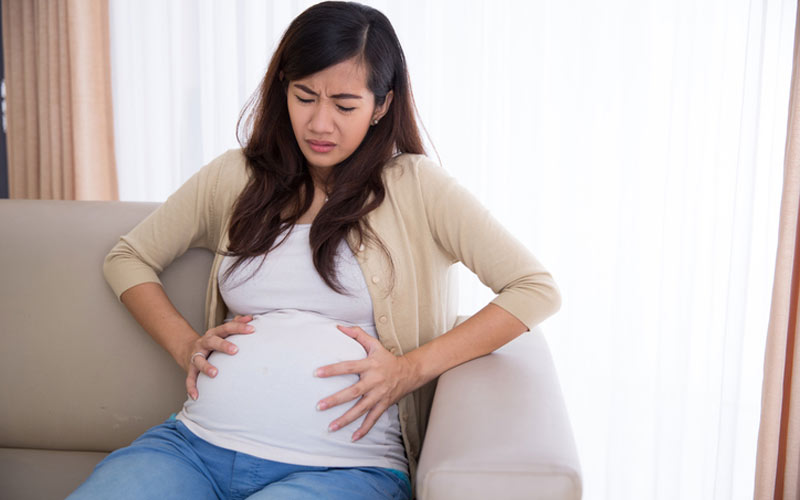 ممکن است با رشد جنین در یک یا دو طرف شکم درد داشته باشید. این درد با استراحت برطرف می‌شود.