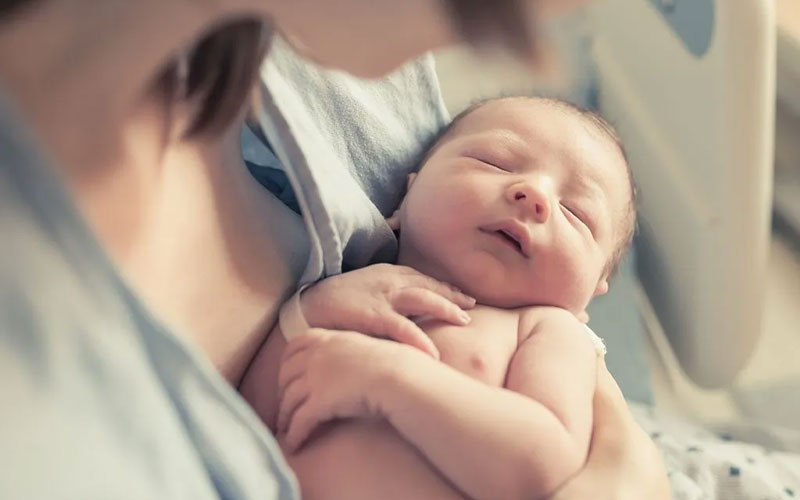 در هفته سی و پنجم بارداری نوزاد می‌تواند خارج از رحم زنده بماند. 