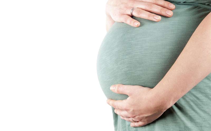 مراقبت‌های دوران بارداری به کاهش عوارض زایمان و سلامت جنین کمک می‌کند. 