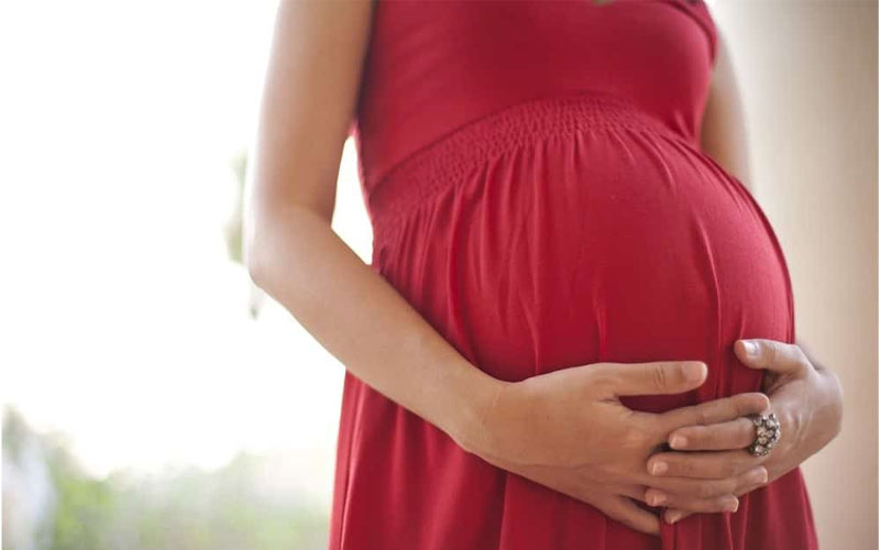 در هفته بیست و سوم حاملگی شکم شما کاملا برجسته شده و ممکن است دچار انقباضات رحم شوید.