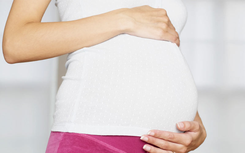 در هفته‌های آخر بارداری جنین به سمت لگن حرکت کرده و شکل شکم شما تغییر می‌کند.