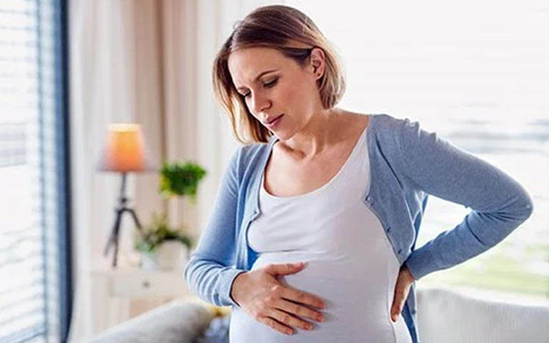 در هفته سی و ششم بارداری با حرکت جنین به سمت پایین به لگن فشار وارد می‌شود.