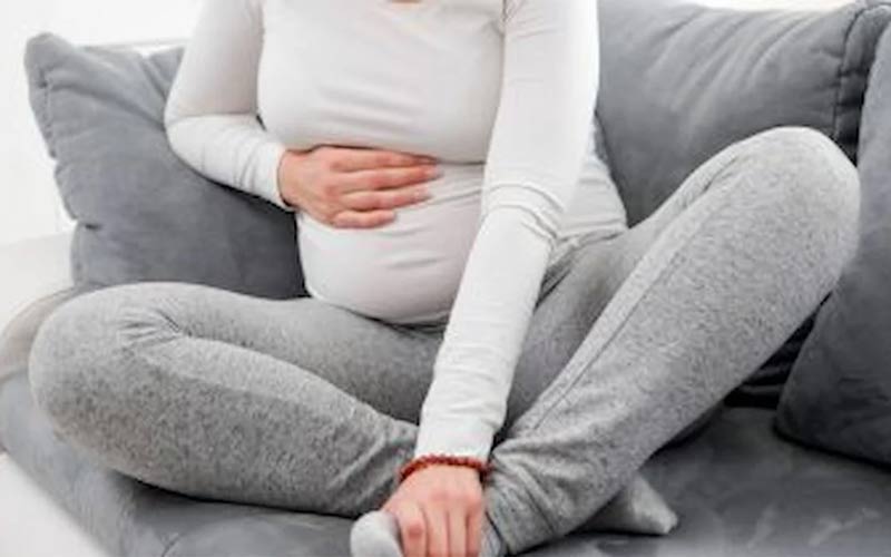 در هفته سی و سوم بارداری ممکن است دچار درد دنده‌ها، تنگی نفس یا تورم پا شوید.