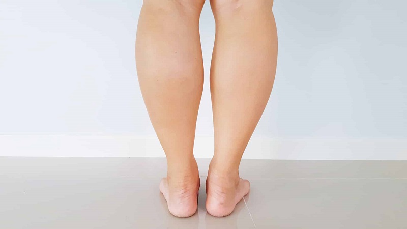 لیپوساکشن پا برای برداشتن چربی اضافی پا انجام می‌شود.