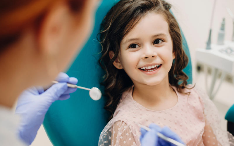 حتما قبل از 6 سالگی برای بررسی وضعیت دندان و فک کودک به متخصص ارتودنسی مراجعه کنید.
