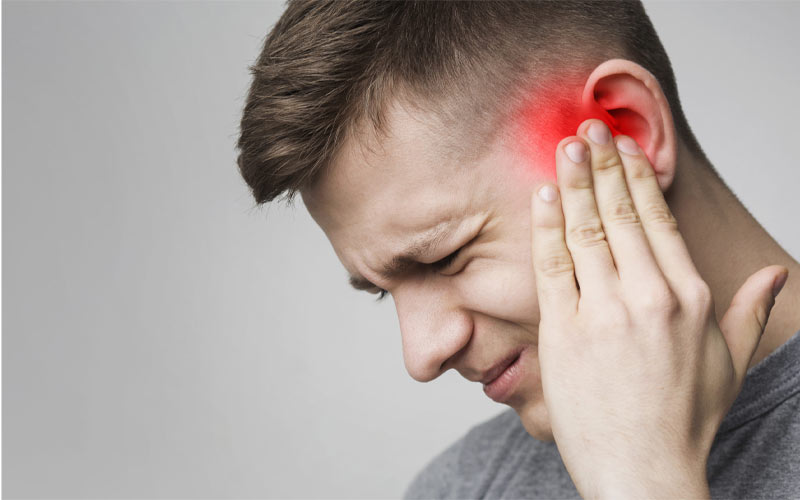عفونت گوش بیماری شایعی است و باعث درد گوش می‌شود.