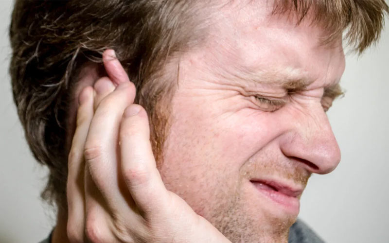پارگی پرده گوش گاهی باعث درد شده و گاهی علامت ندارد.