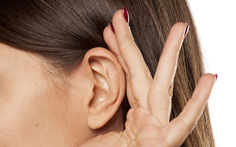 عوامل مختلفی روی شنوایی تاثیر میگذارند. 