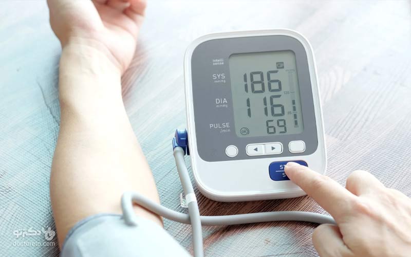 برای تشخیص علائم فشار خون بالا باید از دستگاه فشارسنج استفاده کنید.