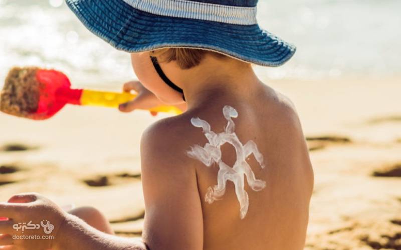 محافظت از پوست کودکان در مقابل اشعه مضر خورشید تا حد زیادی ریسک ابتلا به سرطان پوست را در کودکان کاهش می‌دهد. 