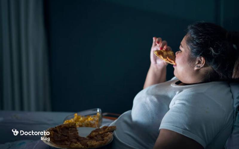 عوارض پرخوری در شب