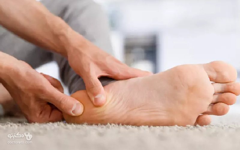 رگ به رگ شدن پا و کشیدگی عضلات، یکی از عوارض فعالیت بدنی زیاد و علت درد بغل پاشنه پا است.