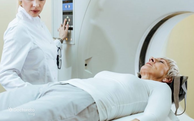 عفونت مفاصل سمت راست را می‌توان با MRI شانه راست تشخیص داد.