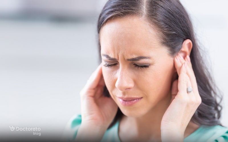 درمان وزوز گوش با ماساژ راه مناسبی است.