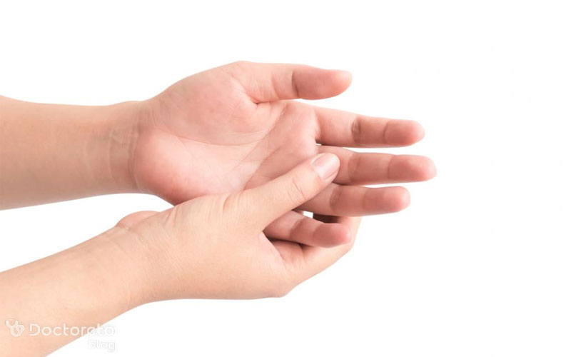 داروهای زیادی مانند استامینوفن برا تسکین درد شکستگی انگشت وجود دارند.