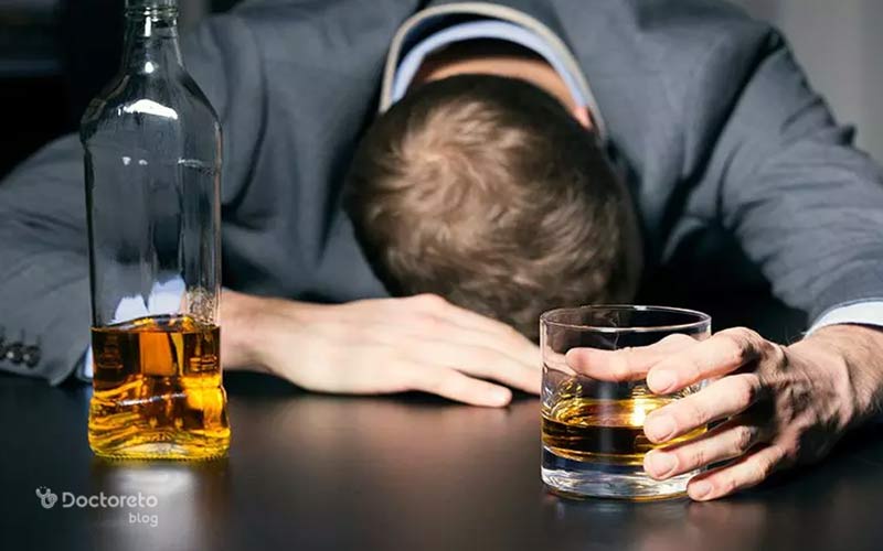 علت کبد چرب گاهی مصرف زیاد الکل است.