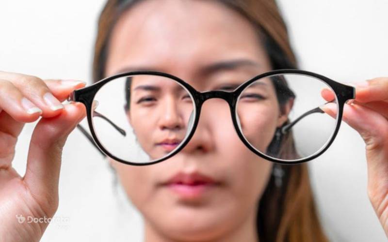 عمل فمتولیزیک چشم برای چه کسانی خطرناک است؟