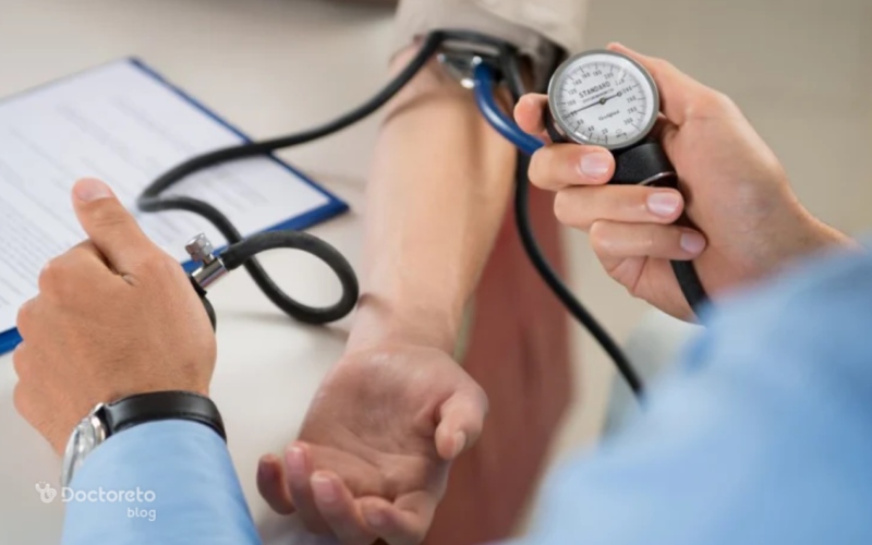 بررسی فشار خون و چکاپ برای افراد دیابتی