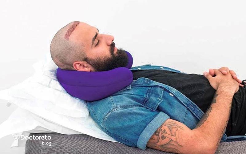 خوابیدن به حالت مناسب برای کاهش ورم صورت ضروری است.