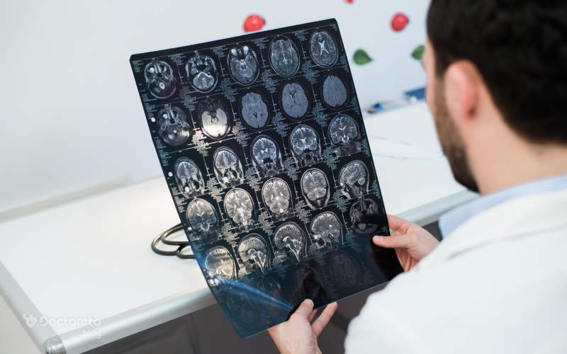 خونریزی یا خروج مایع شفاف از گوش یا بینی از علائم ضربه مغزی است؟