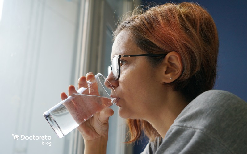 نوشیدن آب بعد از عمل برداشتن رحم مفید است. 