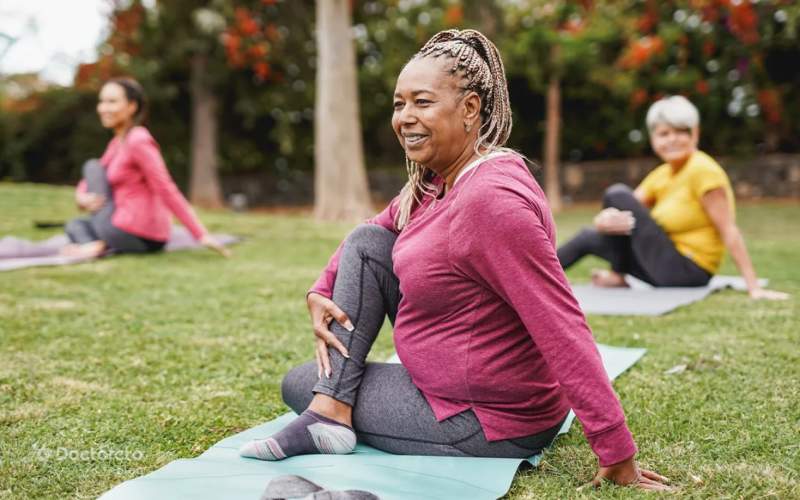 چرا با یائسگی شکم بزرگ میشود؟