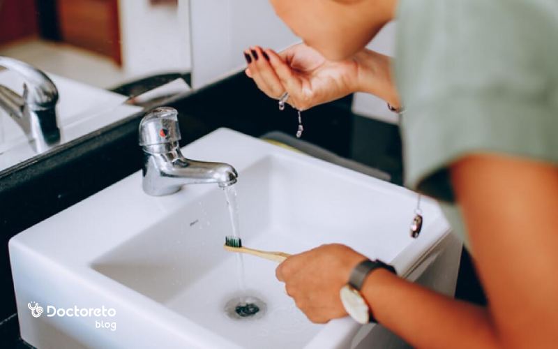 تلخی دهان چه زمانی خطرناک است؟