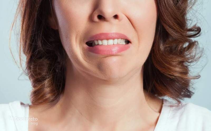 عوارض قورت دادن سنگ لوزه چیست؟