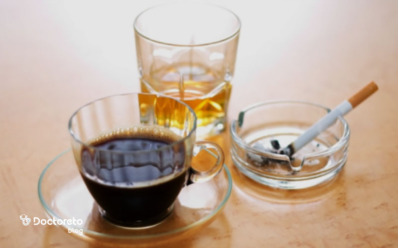 مصرف سیگار و الکل و کافئین زیاد می تواند علت بروز پوکی استخوان باشد.