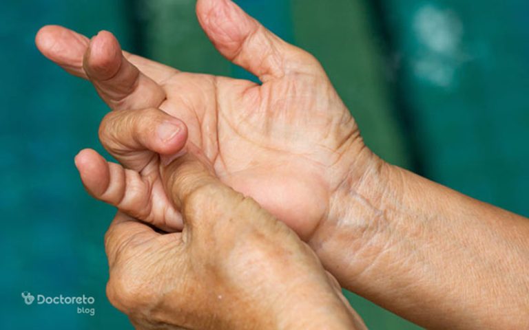 علت انگشت ماشه ای چیست؟ بررسی علل و عوامل خطر