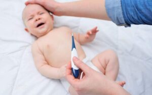 تب نوزاد و هر آنچه باید درباره کنترل و درمان آن بدانید
