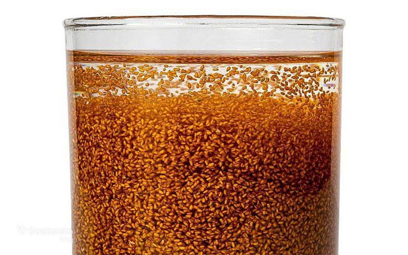 چه کسانی نباید خاکشیر و گلاب مصرف کنند؟